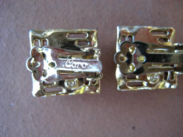 Vintage Signed Coro Red Confetti Lucite Goldtone Earrings Vintage Signed Coro Red Confetti Lucite Goldtone Earrings