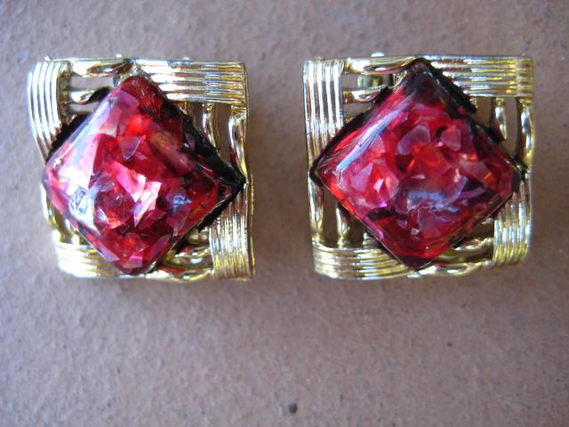 Vintage Signed Coro Red Confetti Lucite Goldtone Earrings Vintage Signed Coro Red Confetti Lucite Goldtone Earrings