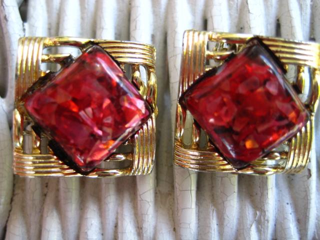 Vintage Signed Coro Red Confetti Lucite Goldtone Earrings Vintage Signed Coro Red Confetti Lucite Goldtone Earrings