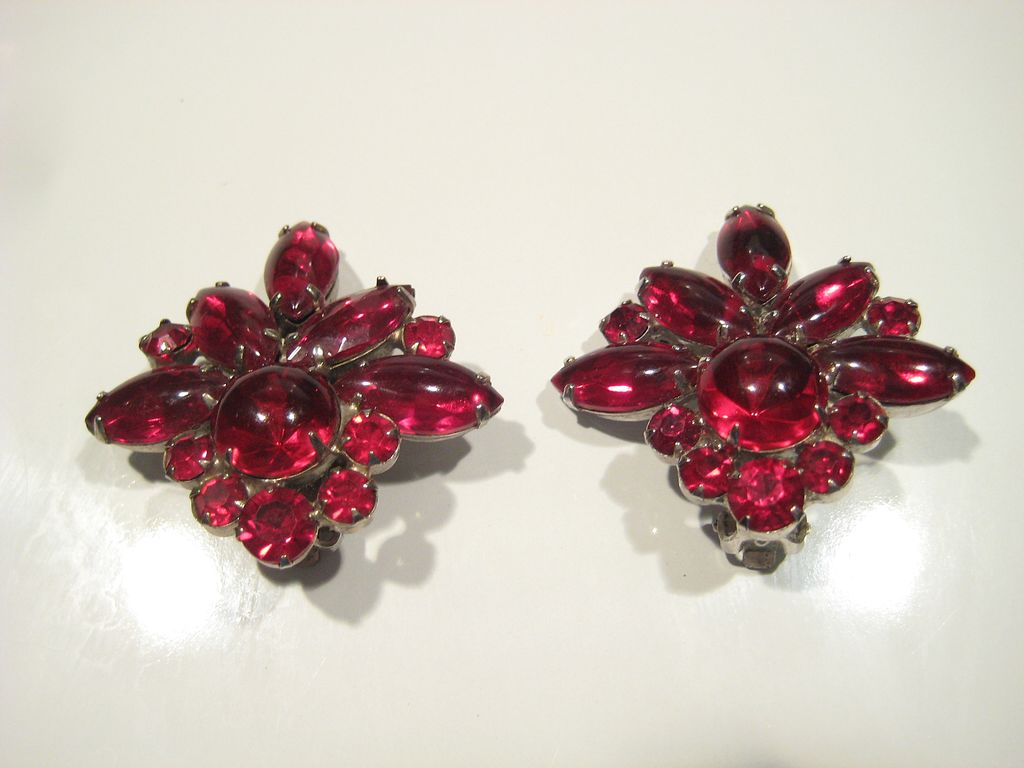 Ruby Red Rhinestone Cabochon Silvertone Clip Earrings Ruby Red Rhinestone Cabochon Silvertone Clip Earrings