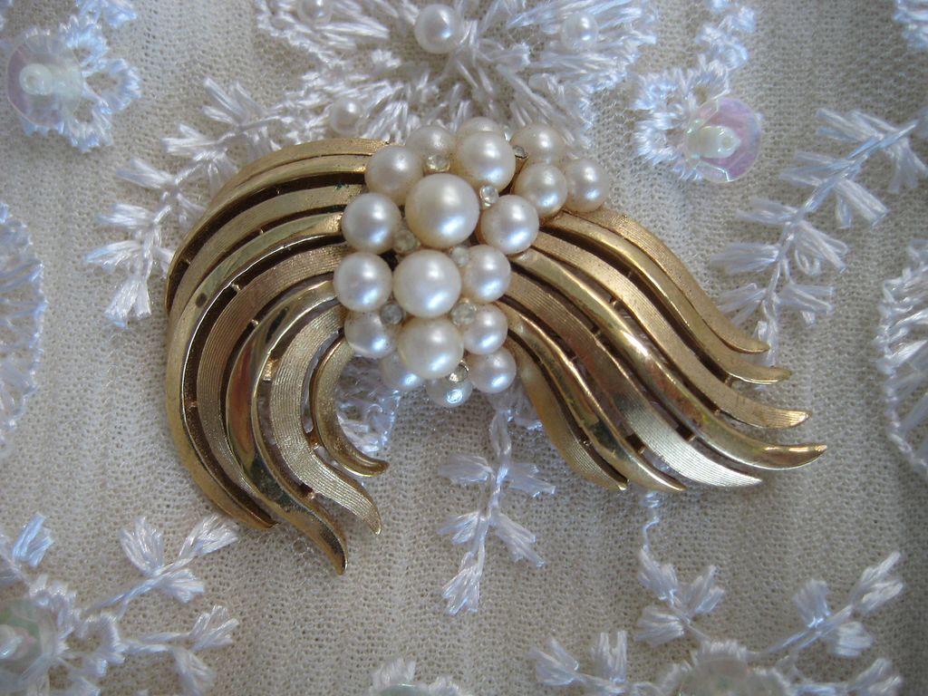 Trifari Simulated Pearl Rhinestone Brooch Trifari Simulated Pearl Rhinestone Brooch