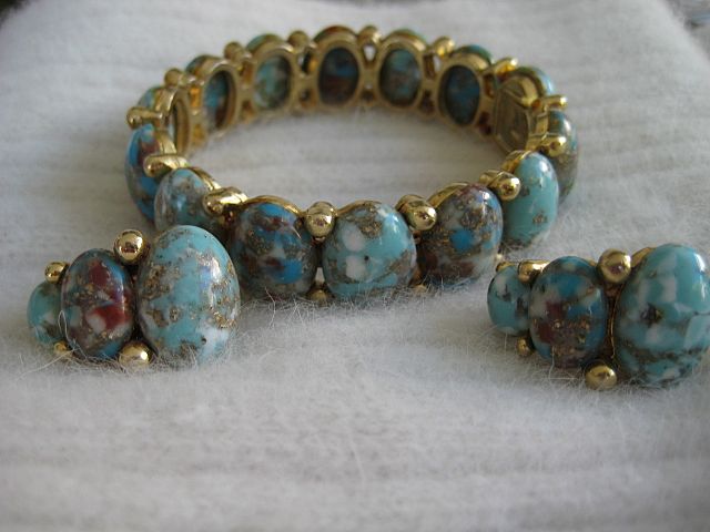Magnificent Har Speckled Egg Cabochon Bracelet Earrings Magnificent Har Speckled Egg Cabochon Bracelet Earrings