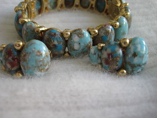 Magnificent Har Speckled Egg Cabochon Bracelet Earrings Magnificent Har Speckled Egg Cabochon Bracelet Earrings