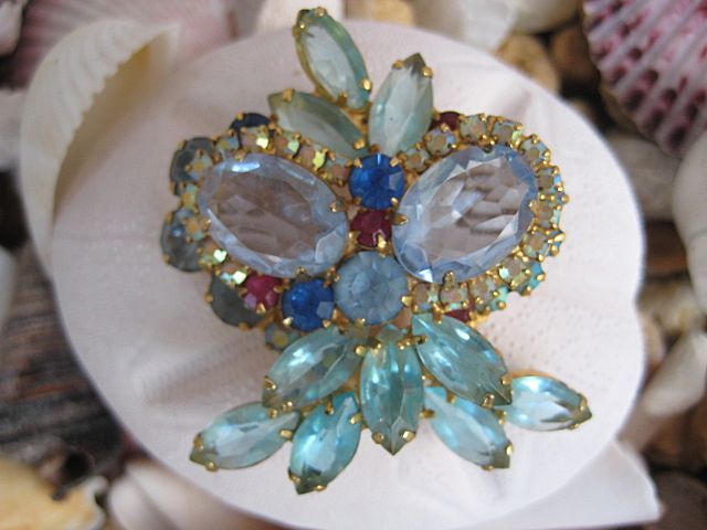 Tantalizing Juliana D&E Aqua Blue Rhinestone Brooch Tantalizing Juliana D&E Aqua Blue Rhinestone Brooch