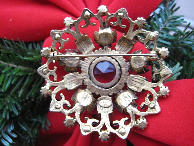 Festive Weiss Red Cabochon Rhinestone Brooch Festive Weiss Red Cabochon Rhinestone Brooch