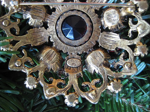 Festive Weiss Red Cabochon Rhinestone Brooch Festive Weiss Red Cabochon Rhinestone Brooch
