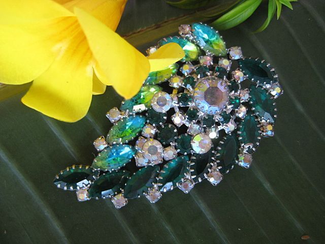Captivating Large Aqua Green AB Brooch Captivating Large Aqua Green AB Brooch
