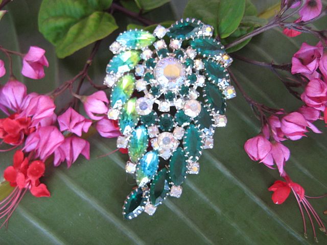 Captivating Large Aqua Green AB Brooch Captivating Large Aqua Green AB Brooch