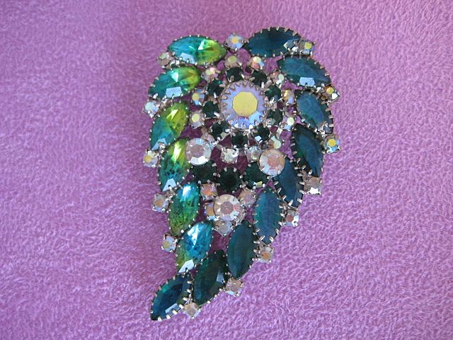 Captivating Large Aqua Green AB Brooch Captivating Large Aqua Green AB Brooch