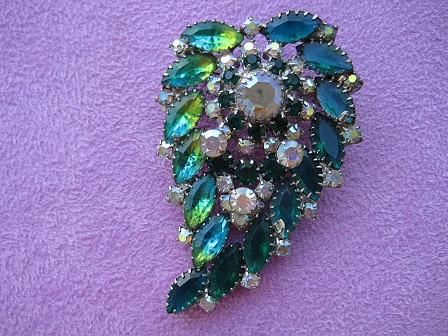 Captivating Large Aqua Green AB Brooch Captivating Large Aqua Green AB Brooch