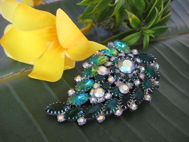 Captivating Large Aqua Green AB Brooch Captivating Large Aqua Green AB Brooch