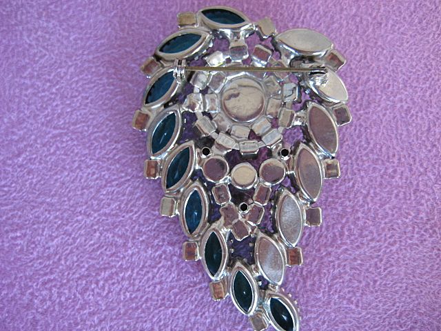 Captivating Large Aqua Green AB Brooch Captivating Large Aqua Green AB Brooch