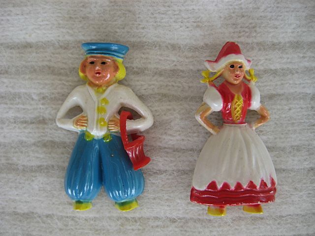 Early Plastic Dutch Boy Girl Pin Early Plastic Dutch Boy Girl Pin