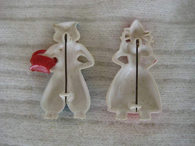 Early Plastic Dutch Boy Girl Pin Early Plastic Dutch Boy Girl Pin