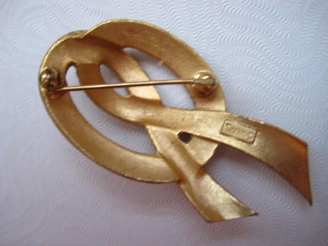 Elegant Signed Trifari Knotted Goldtone Brooch Elegant Signed Trifari Knotted Goldtone Brooch