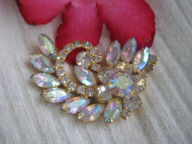 Stunning Iridescent Rhinestone Brooch Stunning Iridescent Rhinestone Brooch