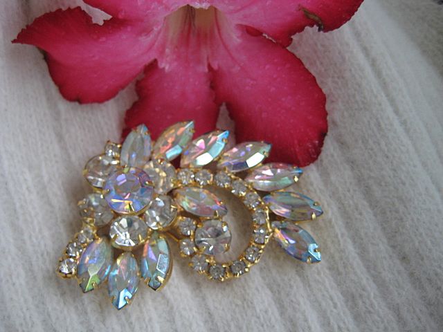 Stunning Iridescent Rhinestone Brooch Stunning Iridescent Rhinestone Brooch
