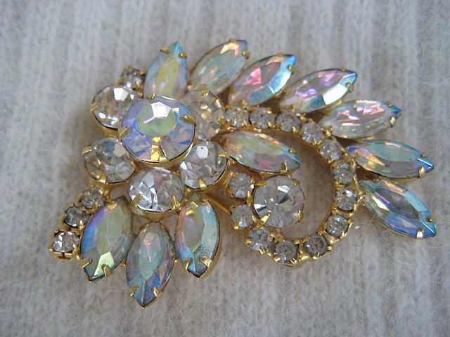 Stunning Iridescent Rhinestone Brooch Stunning Iridescent Rhinestone Brooch