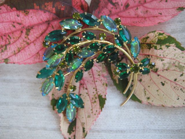 Large Delizza & Elster Emerald-Green Teal Rhinestone Brooch Large Delizza & Elster Emerald-Green Teal Rhinestone Brooch