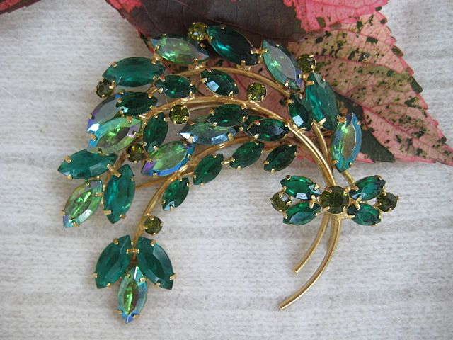 Large Delizza & Elster Emerald-Green Teal Rhinestone Brooch Large Delizza & Elster Emerald-Green Teal Rhinestone Brooch