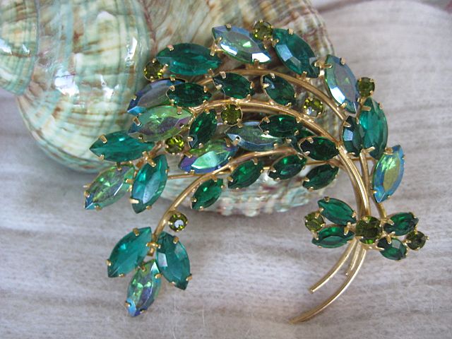 Large Delizza & Elster Emerald-Green Teal Rhinestone Brooch Large Delizza & Elster Emerald-Green Teal Rhinestone Brooch