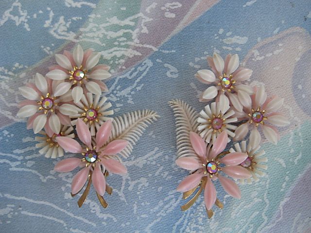 Coro Shell Pink Plastic Rhinestone Clip Earrings Coro Shell Pink Plastic Rhinestone Clip Earrings