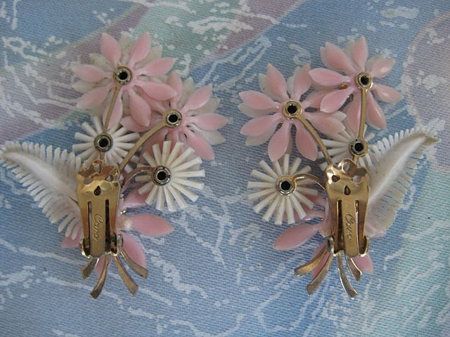 Coro Shell Pink Plastic Rhinestone Clip Earrings Coro Shell Pink Plastic Rhinestone Clip Earrings
