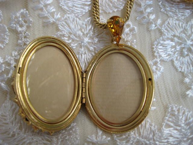 Hobe Cameo Rhinestone Locket Bracelet Earrings Full Parure Hobe Cameo Rhinestone Locket Bracelet Earrings Full Parure