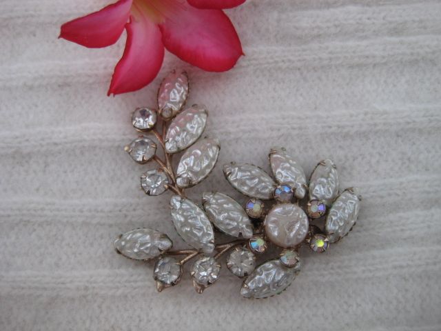 White Art Glass Rhinestone Brooch White Art Glass Rhinestone Brooch
