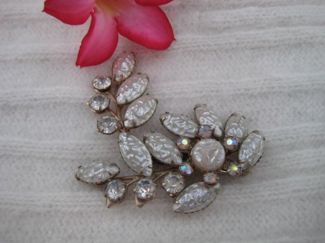 White Art Glass Rhinestone Brooch White Art Glass Rhinestone Brooch