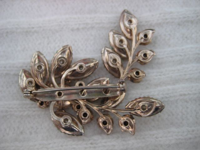 White Art Glass Rhinestone Brooch White Art Glass Rhinestone Brooch