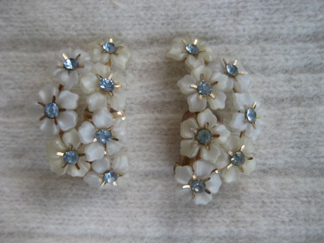 Thermoplastic White and Blue Rhinestone Flower Clip Earrings Thermoplastic White and Blue Rhinestone Flower Clip Earrings