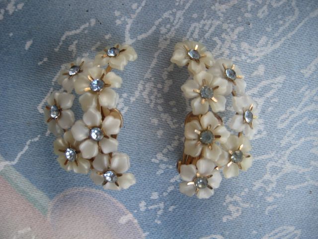 Thermoplastic White and Blue Rhinestone Flower Clip Earrings Thermoplastic White and Blue Rhinestone Flower Clip Earrings