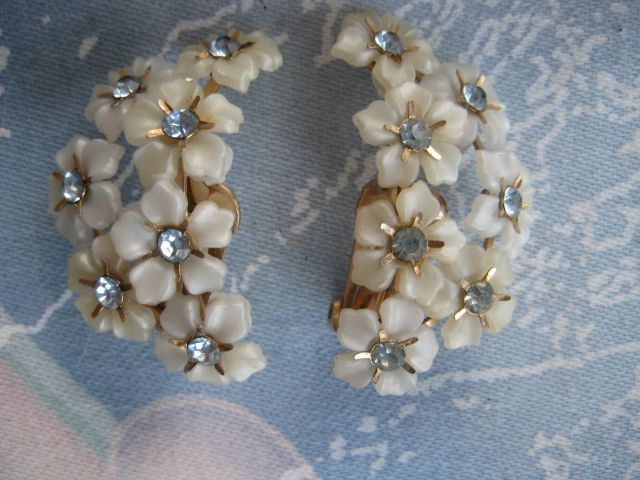 Thermoplastic White and Blue Rhinestone Flower Clip Earrings Thermoplastic White and Blue Rhinestone Flower Clip Earrings