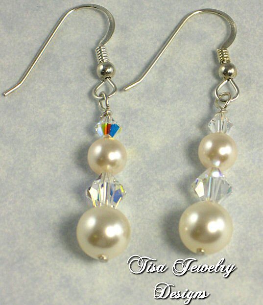DONNA – Lovely earrings of Swarovski crystal pearls and Swarovski crystals DONNA – Lovely earrings of Swarovski crystal pearls and Swarovski crystals