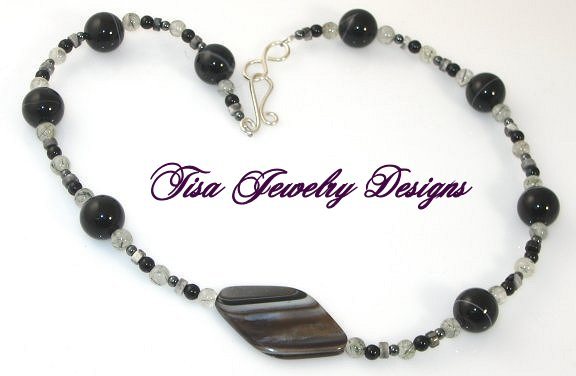 BOTSWANA – man's necklace of Botswana agate and black onyx with sterling silver clasp BOTSWANA – man's necklace of Botswana agate and black onyx with sterling silver clasp