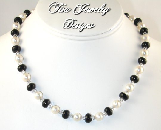 SASHA – Necklace, bracelet & earrings of black onyx, Swarovski crystal simulated pearls and crystals SASHA – Necklace, bracelet & earrings of black onyx, Swarovski crystal simulated pearls and crystals