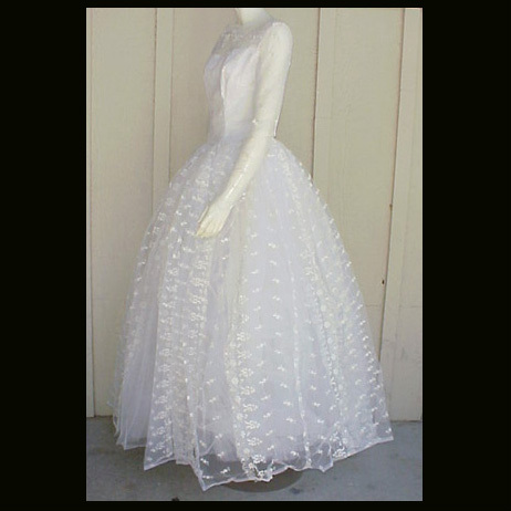 1950s - 1960s Vintage Wedding Dress Intricate Embroidered Lace Bust 36 1950s - 1960s Vintage Wedding Dress Intricate Embroidered Lace Bust 36