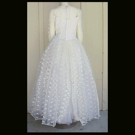1950s - 1960s Vintage Wedding Dress Intricate Embroidered Lace Bust 36 1950s - 1960s Vintage Wedding Dress Intricate Embroidered Lace Bust 36