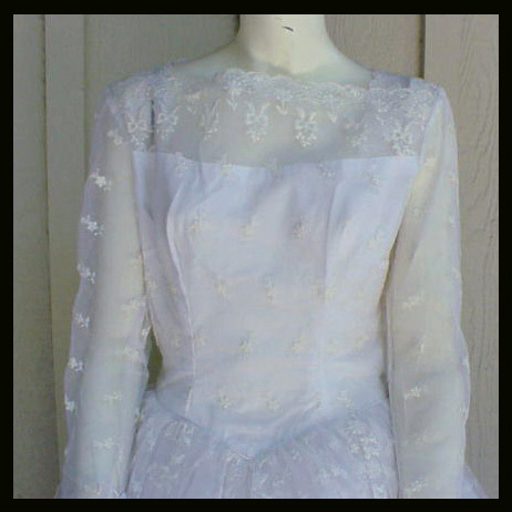 1950s - 1960s Vintage Wedding Dress Intricate Embroidered Lace Bust 36 1950s - 1960s Vintage Wedding Dress Intricate Embroidered Lace Bust 36