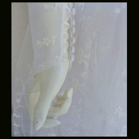 1950s - 1960s Vintage Wedding Dress Intricate Embroidered Lace Bust 36 1950s - 1960s Vintage Wedding Dress Intricate Embroidered Lace Bust 36