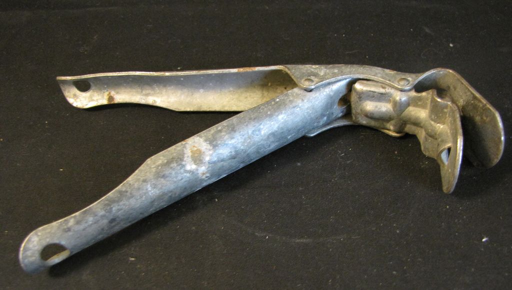 Vintage Aluminum Pot or Pan Grabber, 1940's Vintage Aluminum Pot or Pan Grabber, 1940's