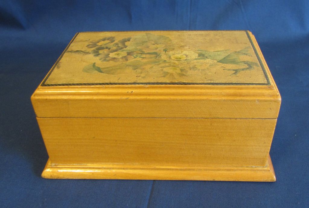 Lovely Small Wood Powder Box, Victorian Lovely Small Wood Powder Box, Victorian