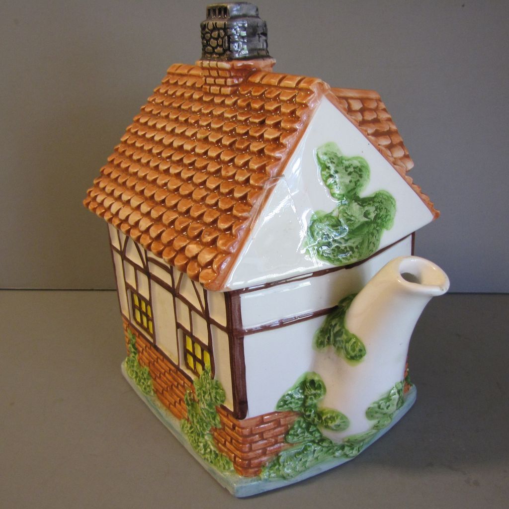 Collectible Decorative English Cottage Teapot, Leonardo from tomjudy on