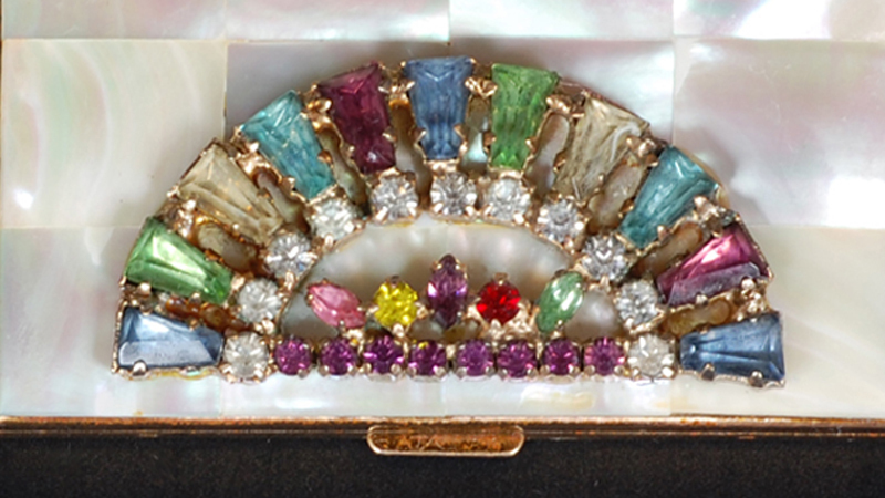 Mother of Pearl Powder Compact with Rhinestones Mother of Pearl Powder Compact with Rhinestones