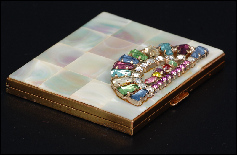 Mother of Pearl Powder Compact with Rhinestones Mother of Pearl Powder Compact with Rhinestones