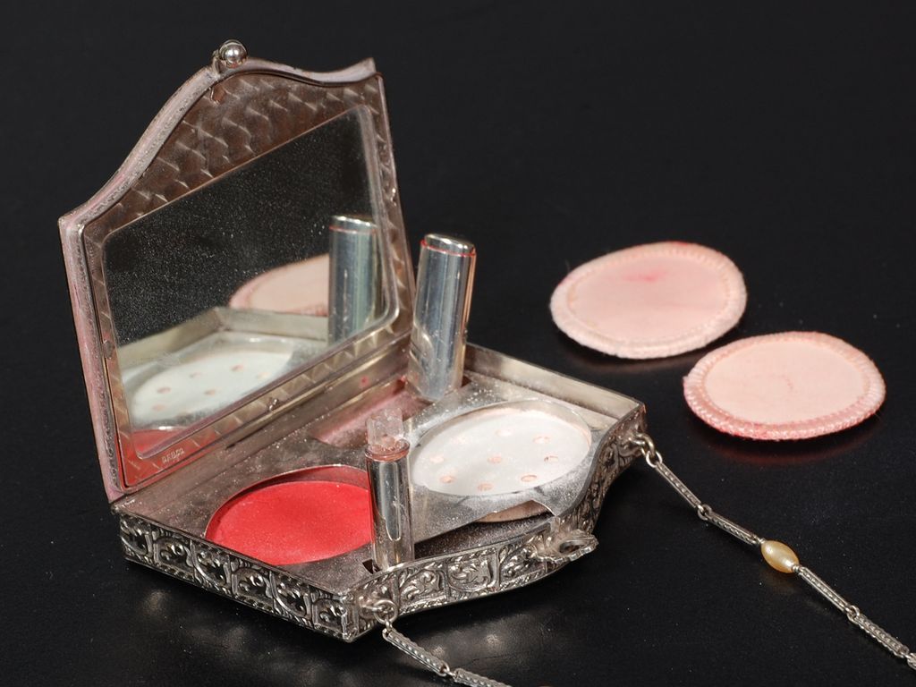 DFB Co. Enamel Powder & Rouge Compact with Lipstick Holder and Perfume Bottle DFB Co. Enamel Powder & Rouge Compact with Lipstick Holder and Perfume Bottle