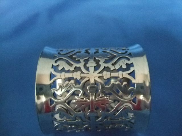 Reed, Barton & Co Pierced And Reticulated Silver PLated Napkin Ring Reed, Barton & Co Pierced And Reticulated Silver PLated Napkin Ring