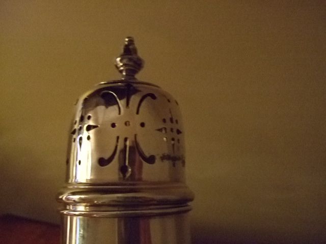 English Ellis Barker 6 1/4" Silver Muffineer/Castor English Ellis Barker 6 1/4" Silver Muffineer/Castor