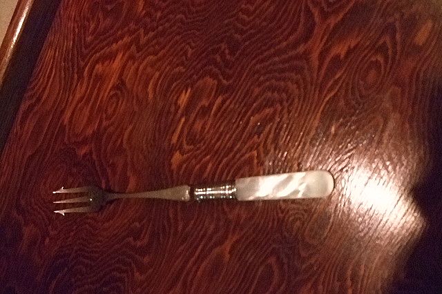 Silverplated Cheese Knife With Beautifully Engraved Design Silverplated Cheese Knife With Beautifully Engraved Design